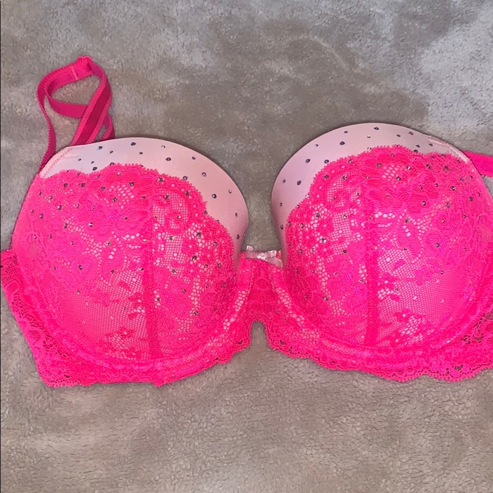 Victoria’s Secret HOT PINK bra 32DDD worn once
